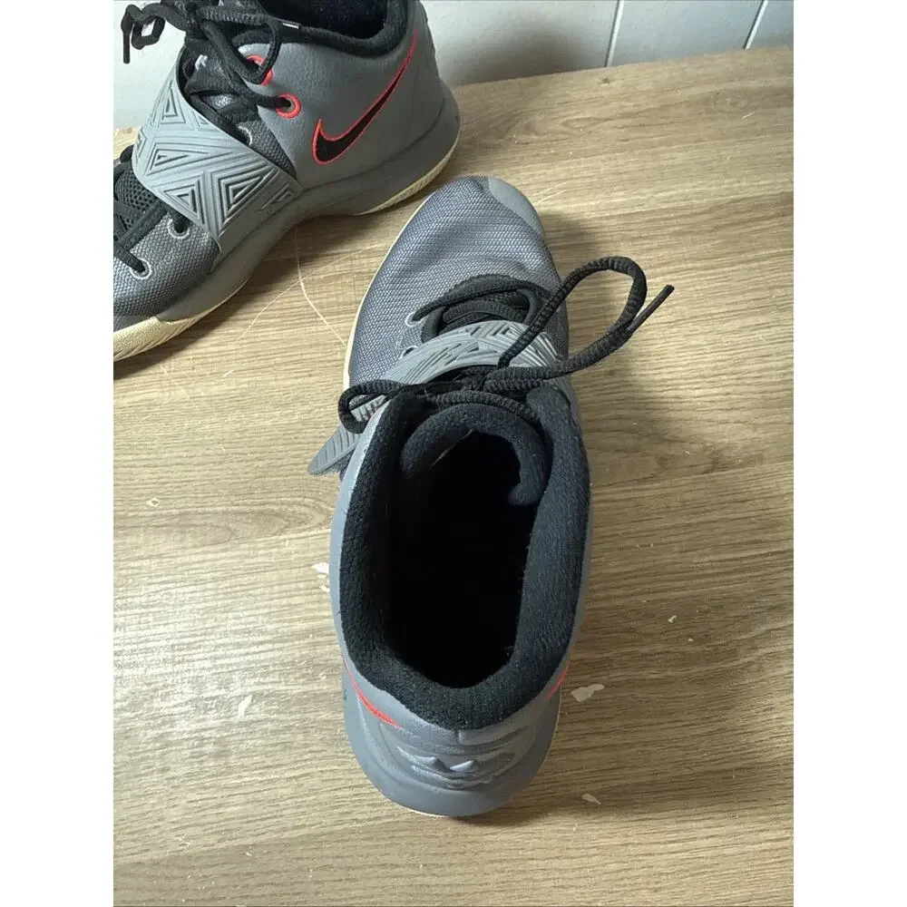 Nike Kyrie Flytrap 3 Zoom Gray Basketball Sneaker Shoes BQ3060-010 Size 9.5 D3